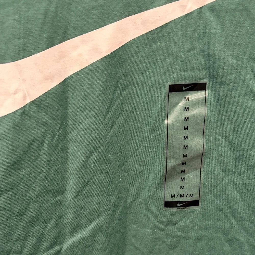 Nike Men's Teal Short Sleeve Tee size medium NWTs